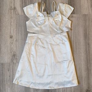 Girl’s princess dress( very new)